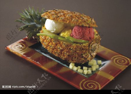 菠萝伴三色雪糕球图片