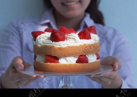 双层草莓蛋糕图片