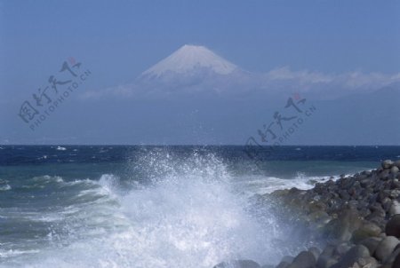 富士山与海边图片