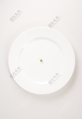 盘子中的绿豆图片