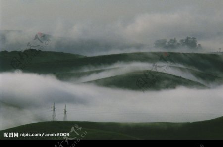 雾满山图片