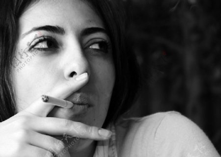 吸煙女性图片