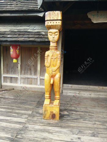 普洱男性裸体木雕