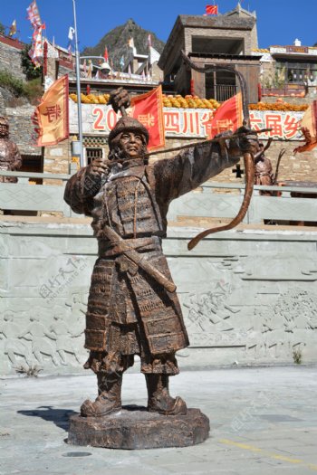 甘堡藏寨弓箭手塑像