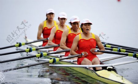 夺冠的赛艇女子四人双桨中国姑娘