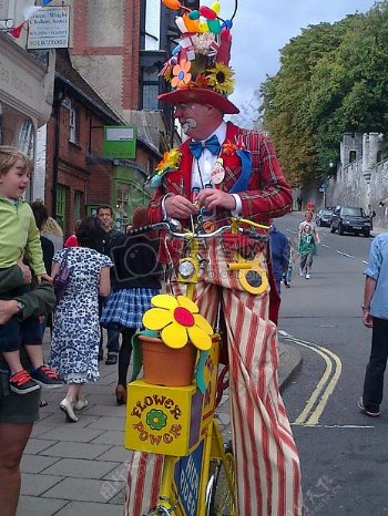 事件帽子花盆自行车自行车乐趣小丑