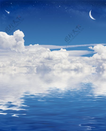 月亮星空与水面倒影图片