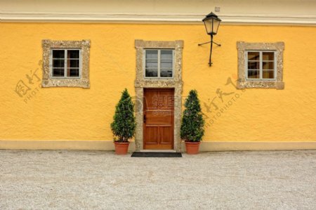 美丽的黄色房子