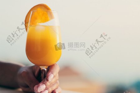 玻璃杯中的果橙