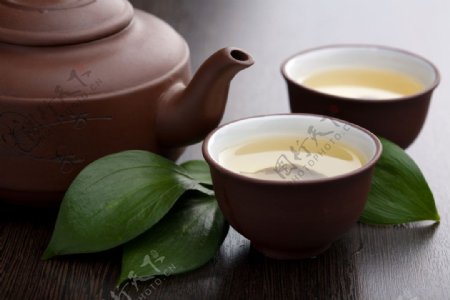 紫砂茶具与绿茶图片