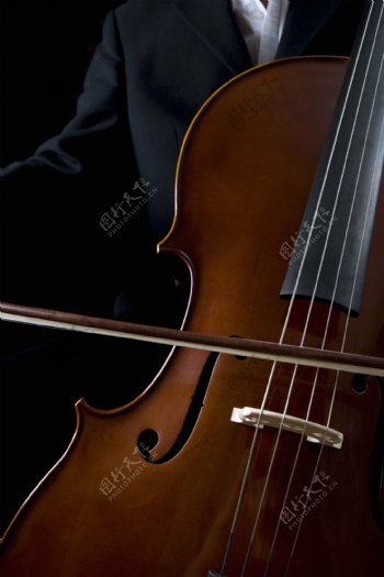 表演大提琴男人图片