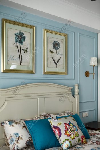 美式卧室蓝色背景墙设计图