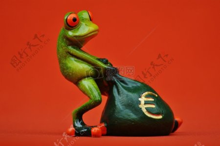 拉拽着钱袋的青蛙