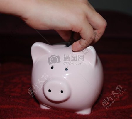 小猪形状的储钱罐