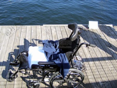 海边码头的轮椅