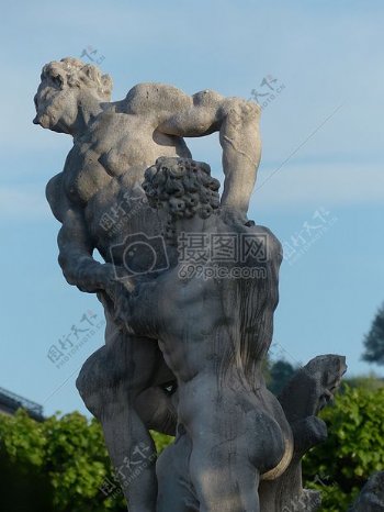 米拉贝尔花园的雕像