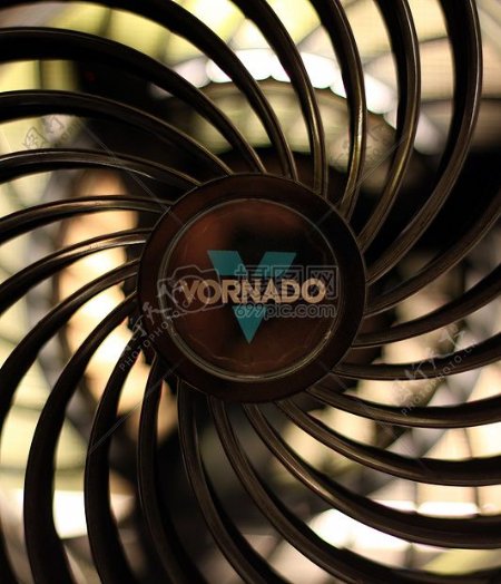 夏季干燥炎热空气热流量酷风扇旋转打击主题机器Vornado已