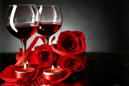 浪漫玫瑰花与高脚杯图片