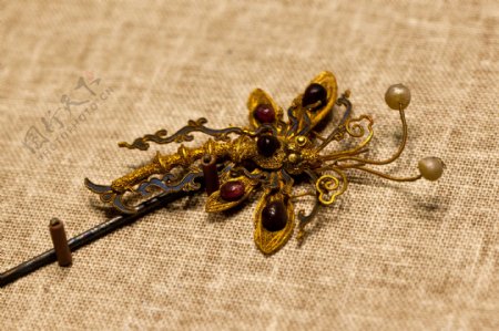 金镶宝石蜻蜓簪图片