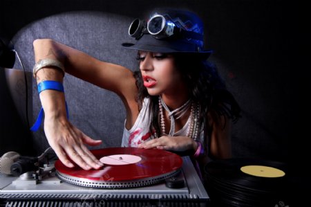 DJ音乐的美女图片