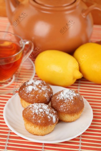 红茶柠檬与蛋糕图片