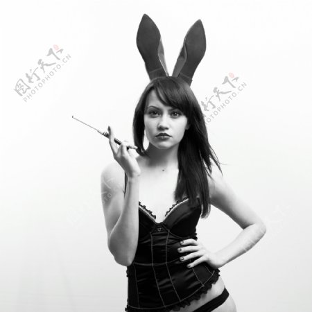 吸烟的兔女郎图片
