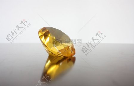美丽的黄色钻石