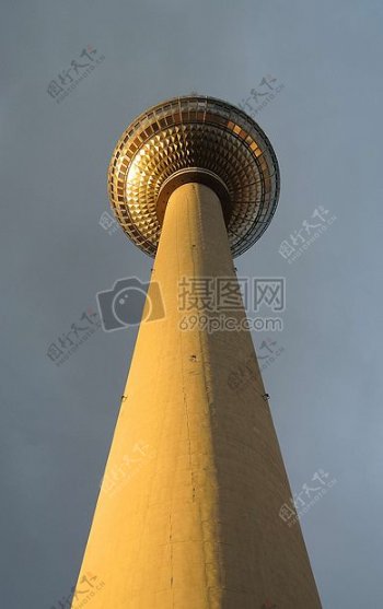 阳光下的柏林电视塔