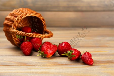 篮子与草莓