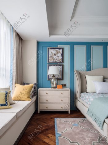美式时尚卧室蓝色背景墙设计图