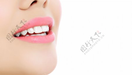 健康洁白的女性牙齿图片
