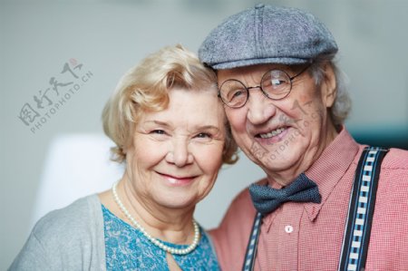 微笑的老年夫妻图片
