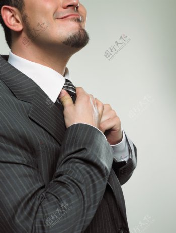 系领带的外国成功商务男性图片