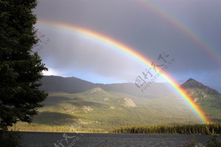 美丽的彩虹图片