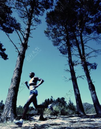 跑步的男人摄影图片