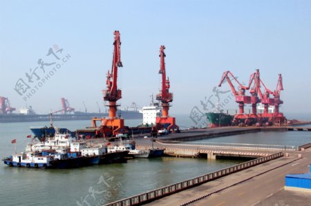工业生产港口吊车图片
