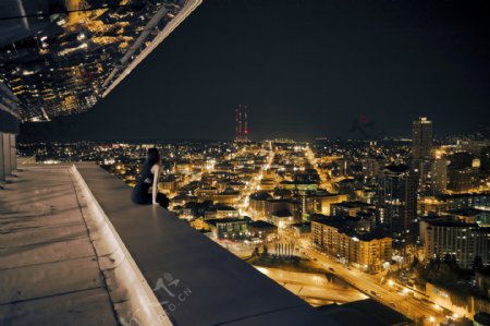 都市夜景高空俯瞰女人海报背景素材图