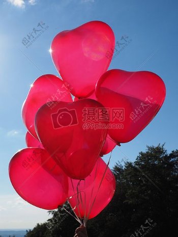 浪漫的红色气球
