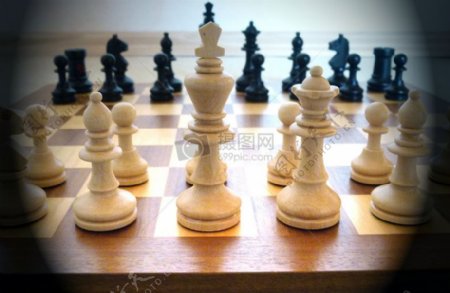 排列整齐的国际象棋