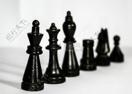 做工精巧黑色的象棋