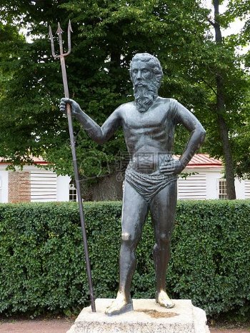 公园里的青铜雕像