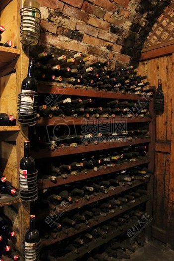 法国葡萄酒酒窖