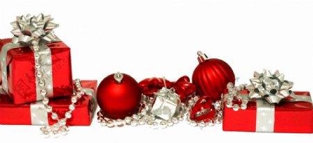 红色礼盒和圣诞球免抠png透明素材