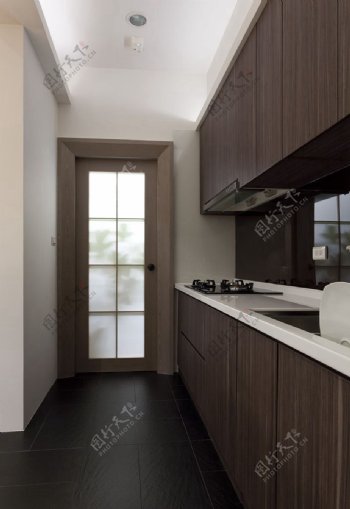 现代简约风室内设计厨房门走廊效果图