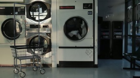 衣服烘干机的洗衣房