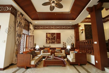 中式贵气客厅褐色边天花板室内装修效果图