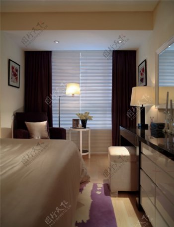 现代清新卧室白色落地灯室内装修效果图