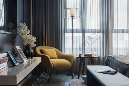 现代沉稳客厅黄色沙发室内装修效果图