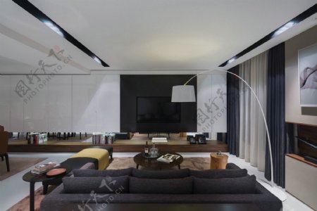 现代客厅深色布艺沙发室内装修效果图