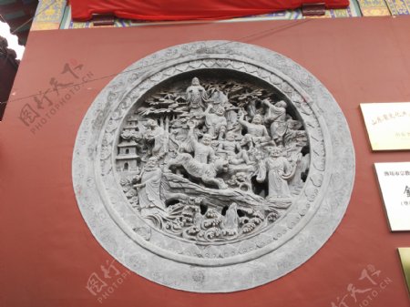 潍坊金泉寺门口十八罗汉雕塑之一